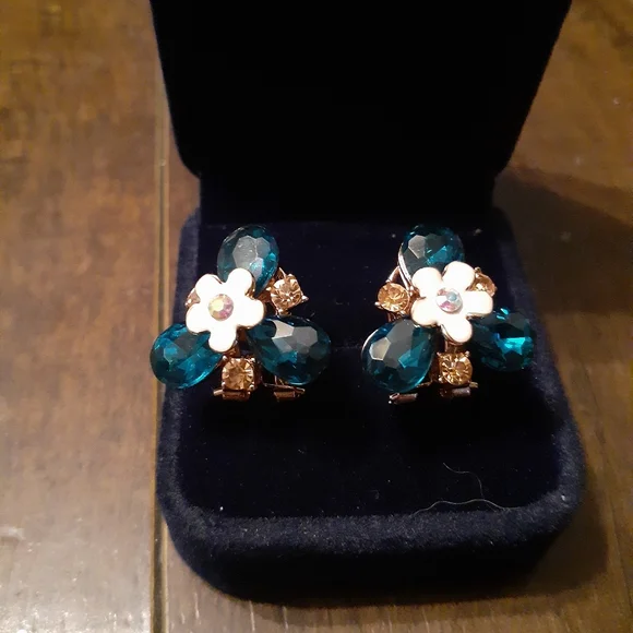 Hypoallergenic Earrings ( 5 pair Brand New ) - Picture 6 of 7